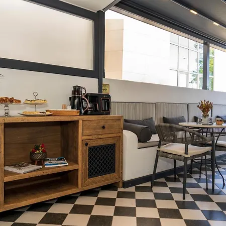 Ansira Aparthotel