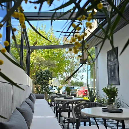 Ansira Aparthotel